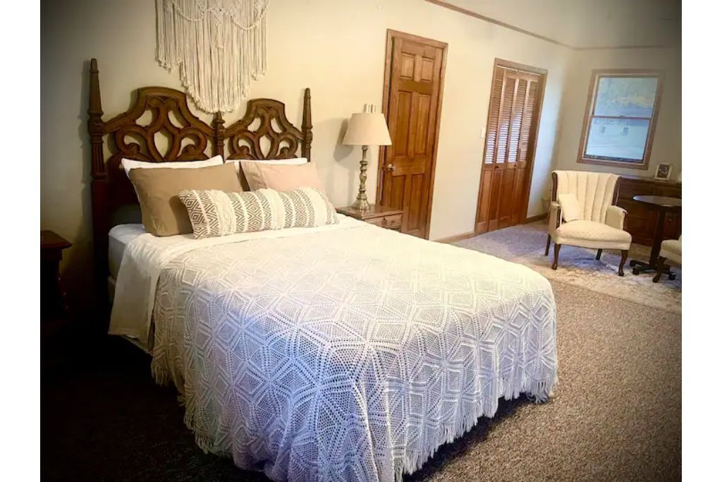 Photo of Bedroom in Lakeside