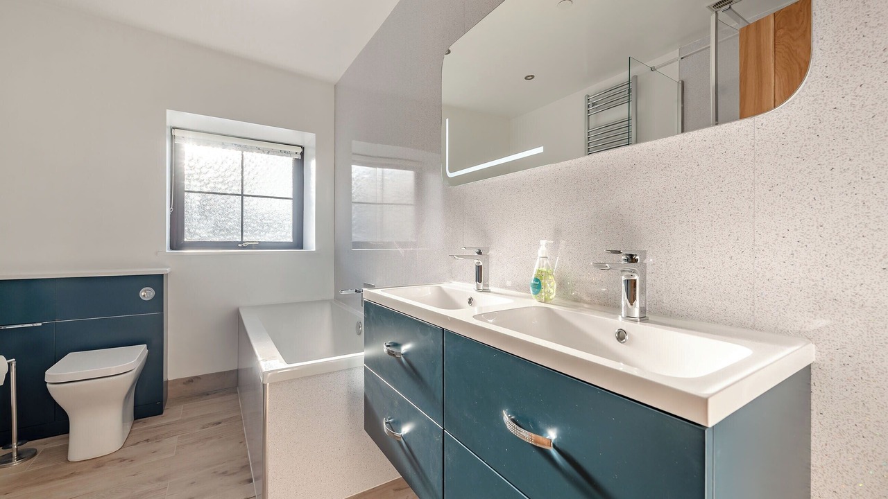 Photo of Bathroom in Lampeter