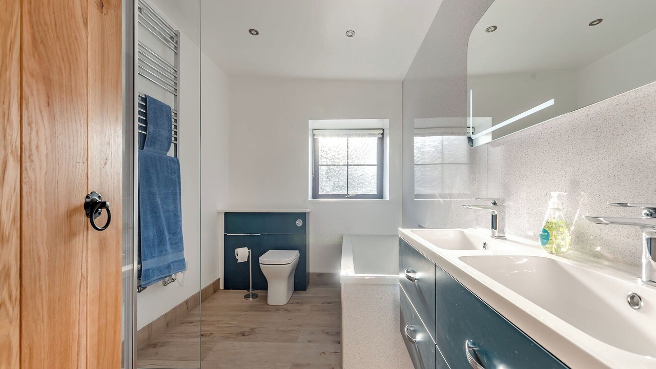 Photo of Bathroom in Lampeter