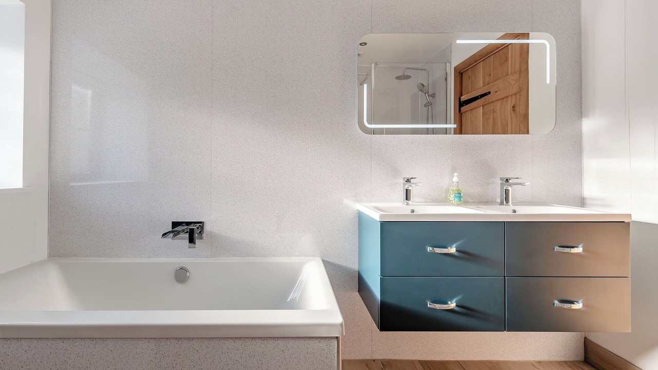 Photo of Bathroom in Lampeter