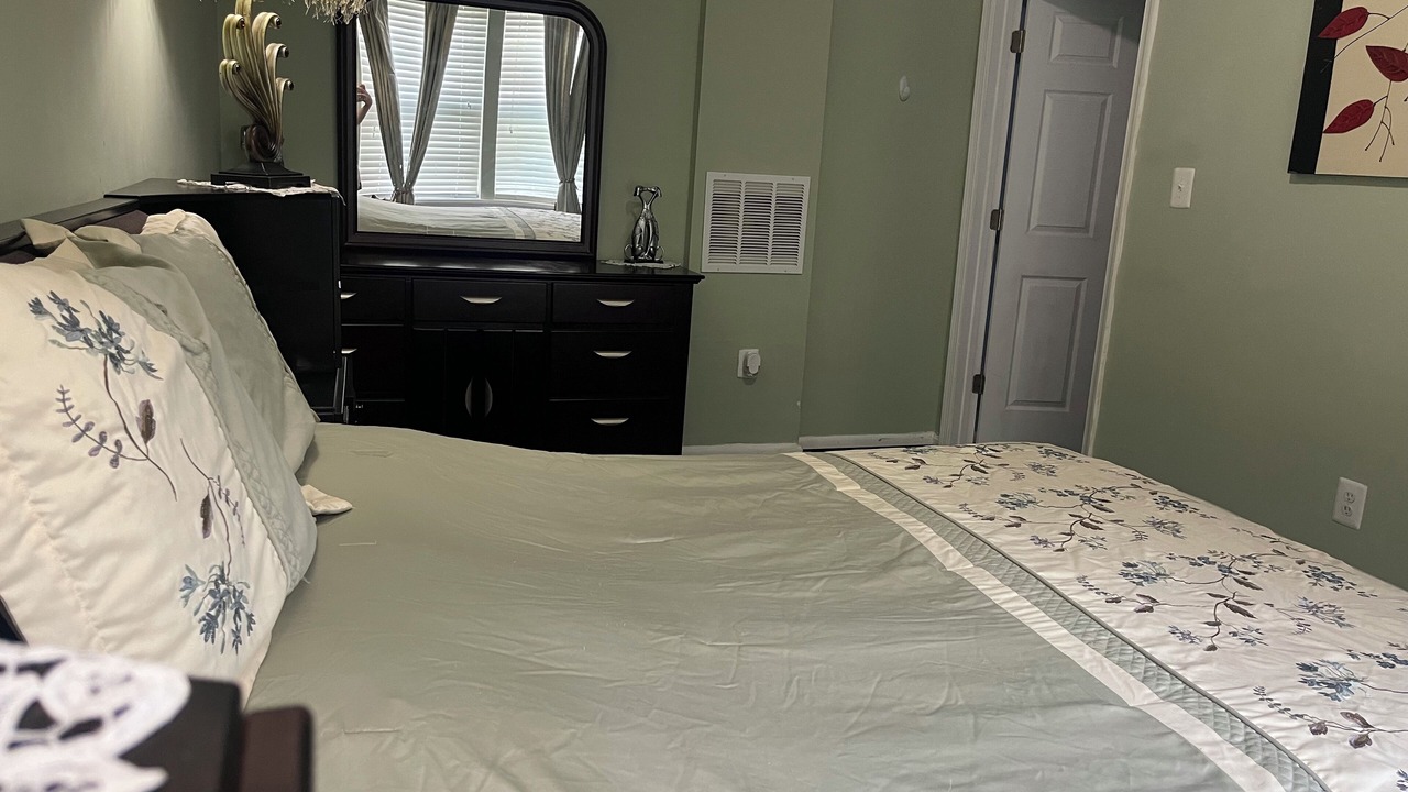 Photo of Bedroom in Neabsco