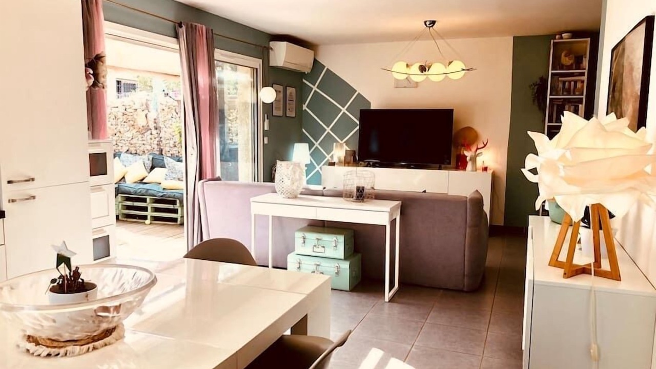 Photo of Others in Collias