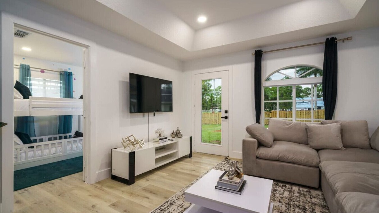 Photo of Livingroom in Hunt Club