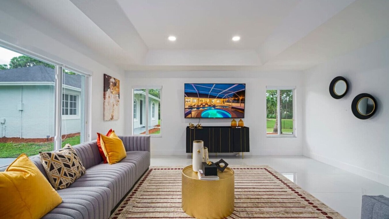 Photo of Livingroom in Hunt Club