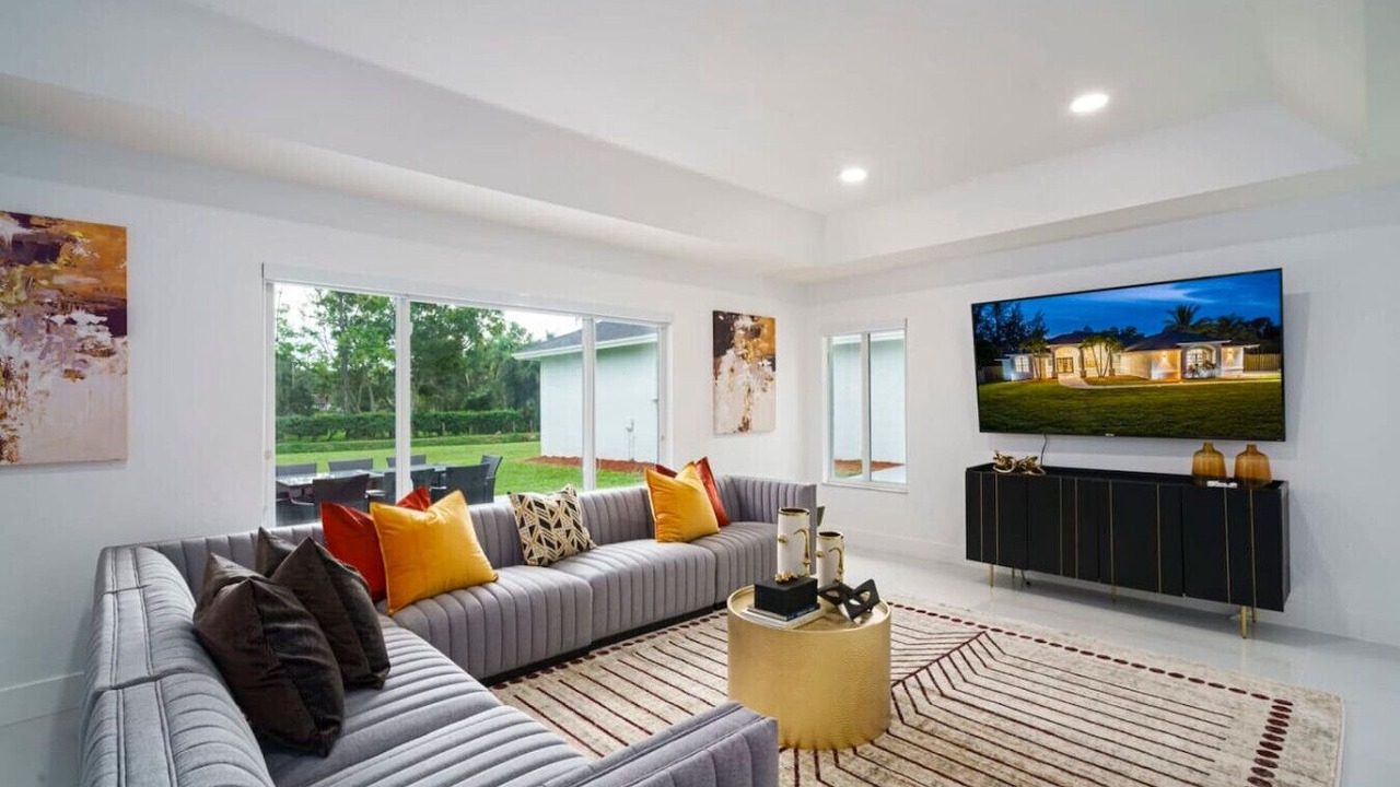 Photo of Livingroom in Hunt Club