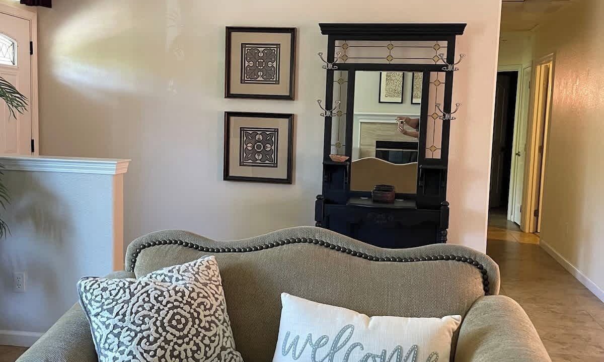 Photo of Livingroom in North Auburn