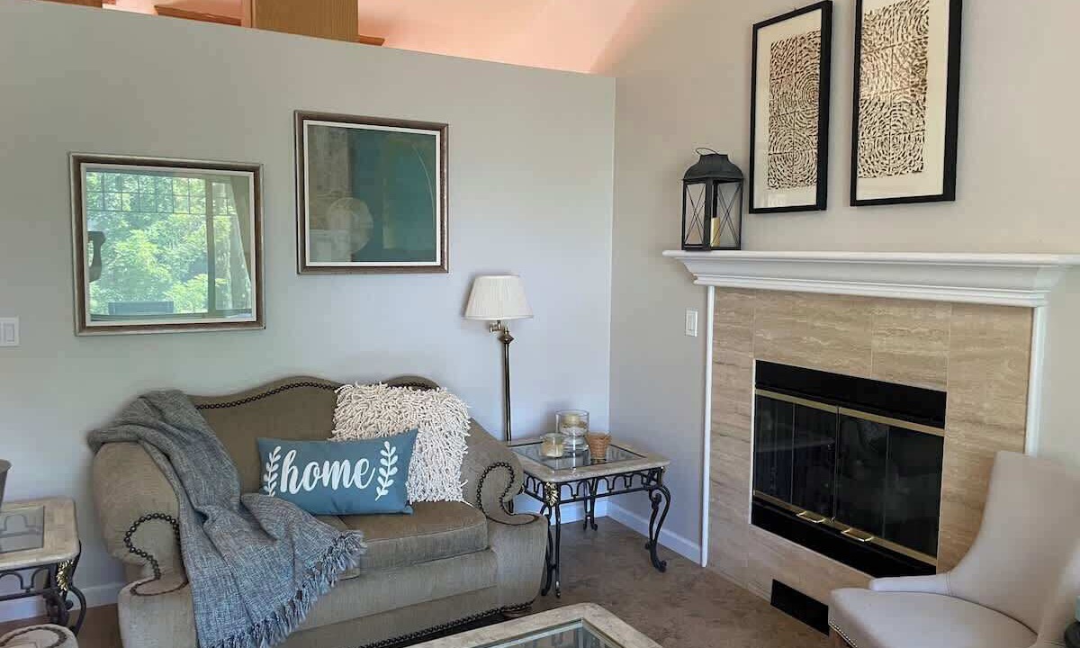 Photo of Livingroom in North Auburn