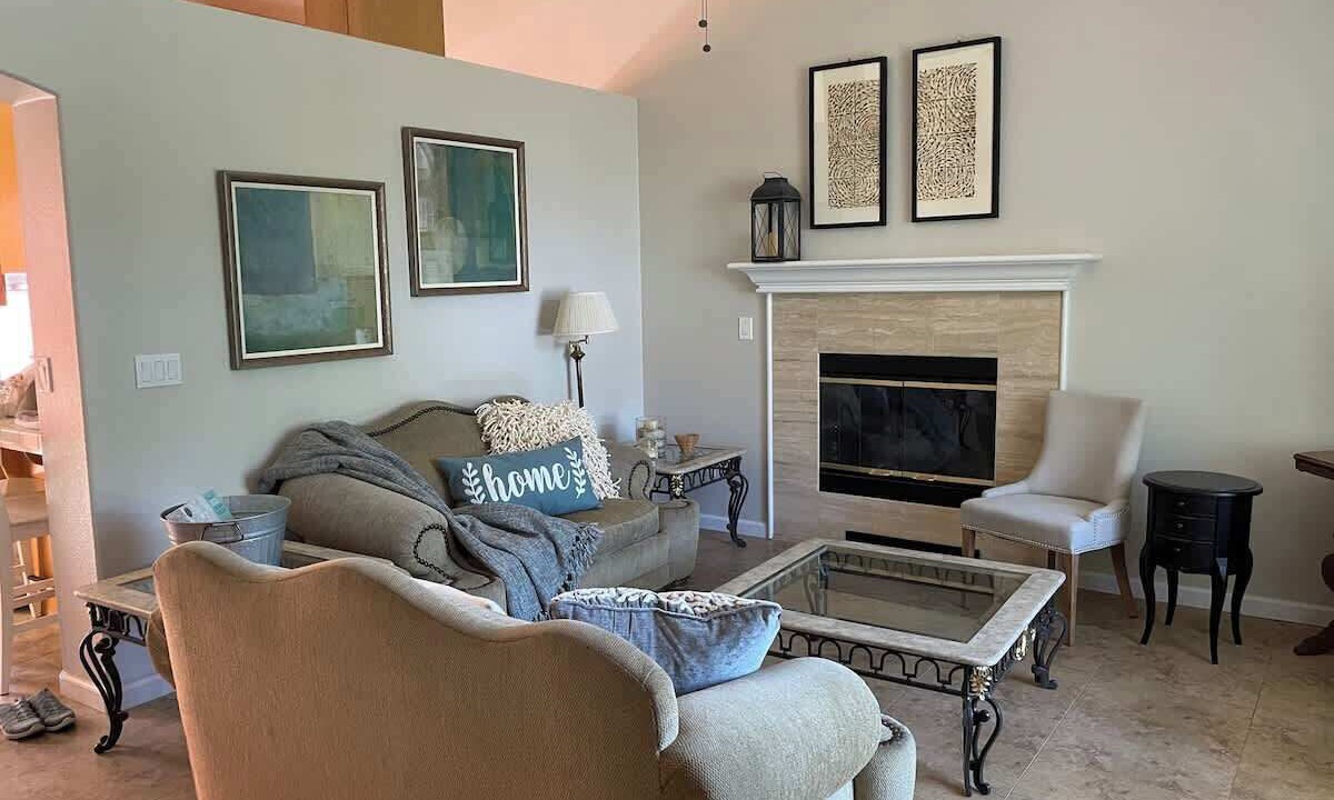 Photo of Livingroom in North Auburn