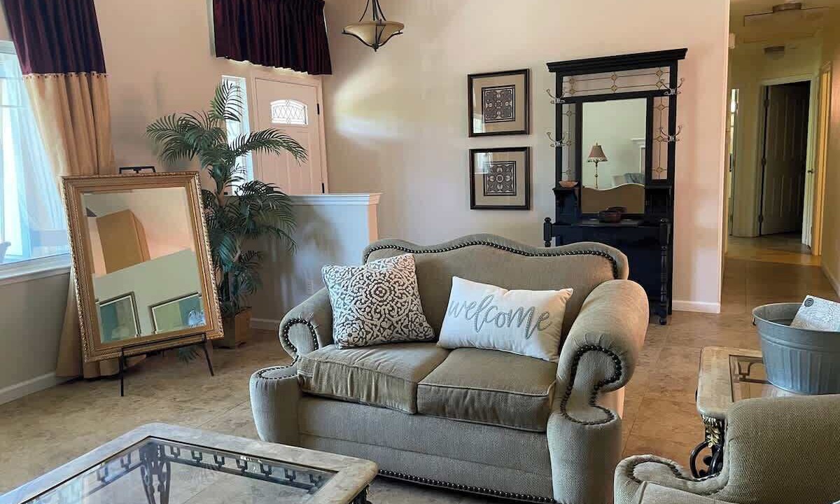 Photo of Livingroom in North Auburn