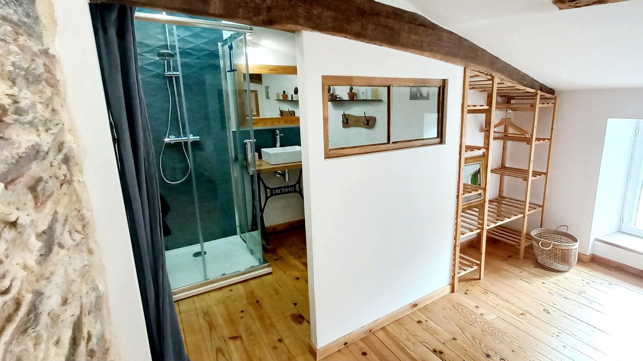 Photo of Bathroom in Mareuil-Sur-Lay-Dissais