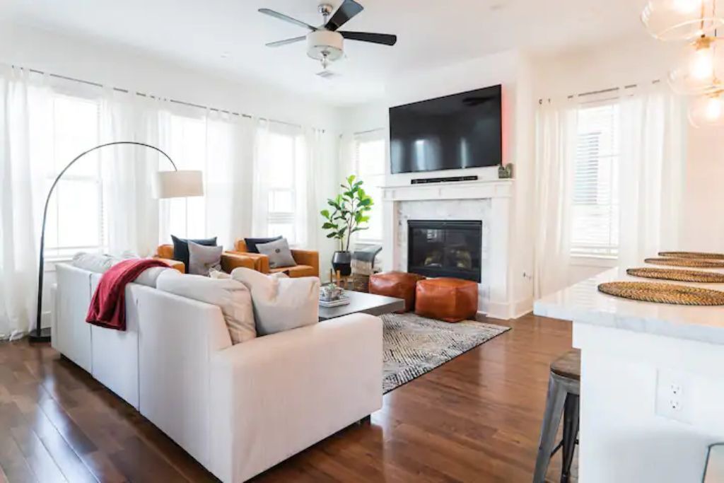 Photo of Livingroom in Washington Ave./ Memorial Park