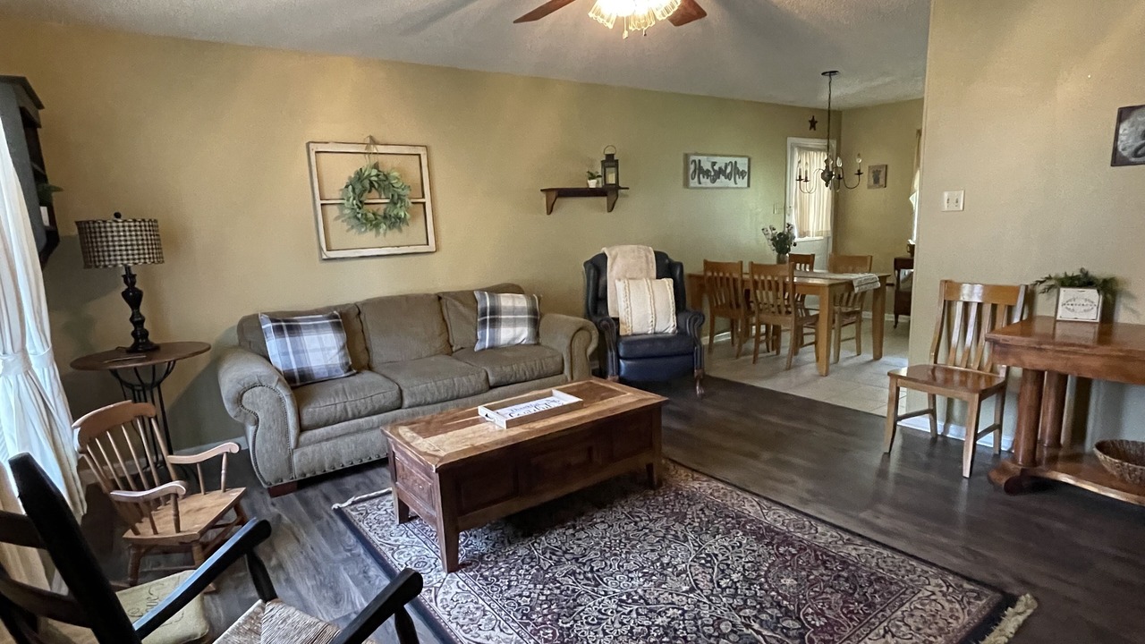 Photo of Livingroom in Greenbrier