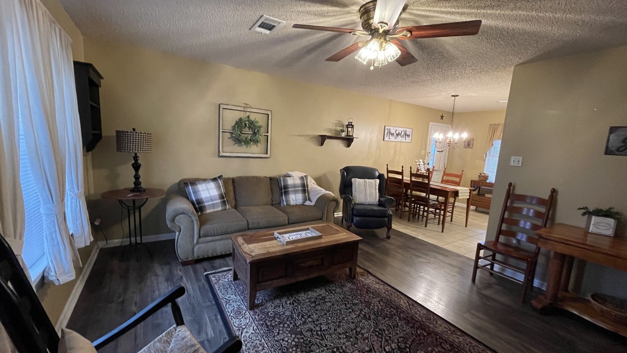 Photo of Livingroom in Greenbrier