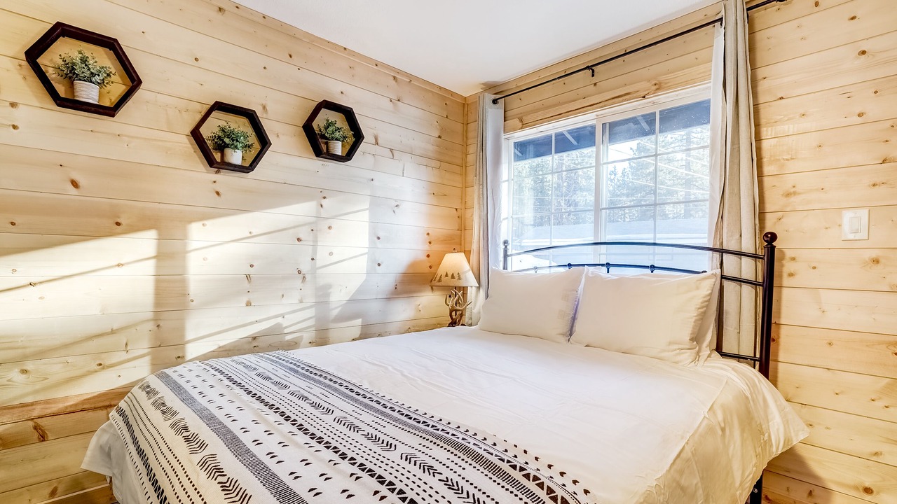 Photo of Bedroom in Sierra Tract