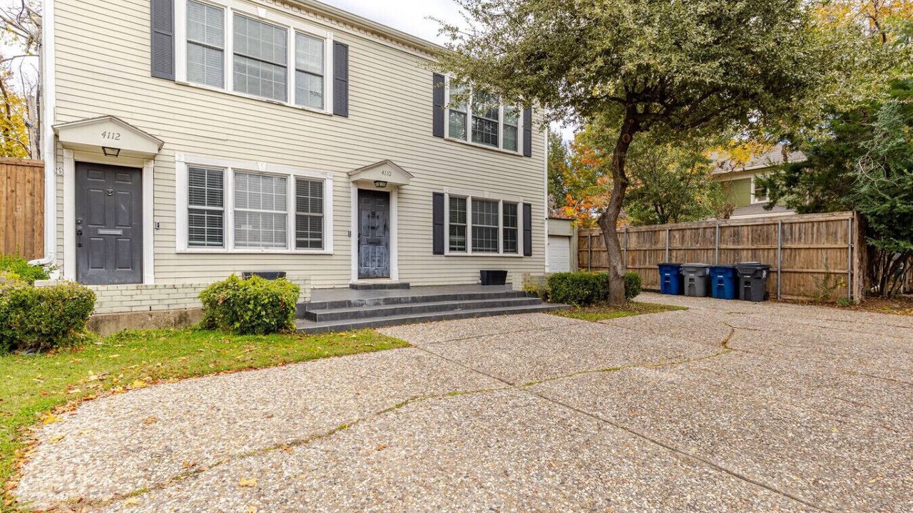 Photo of Outdoor in Oak Lawn