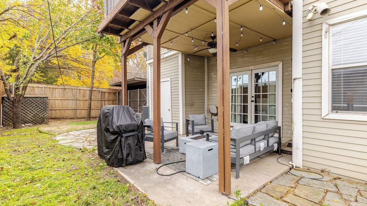 Photo of Patio Balcony in Oak Lawn