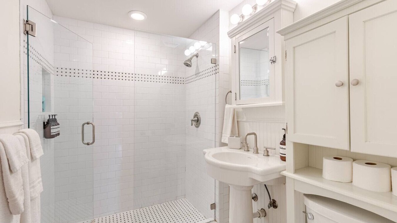 Photo of Bathroom in Oak Lawn