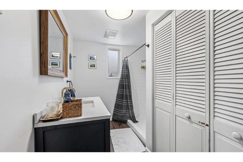 Photo of Bathroom in Lake View
