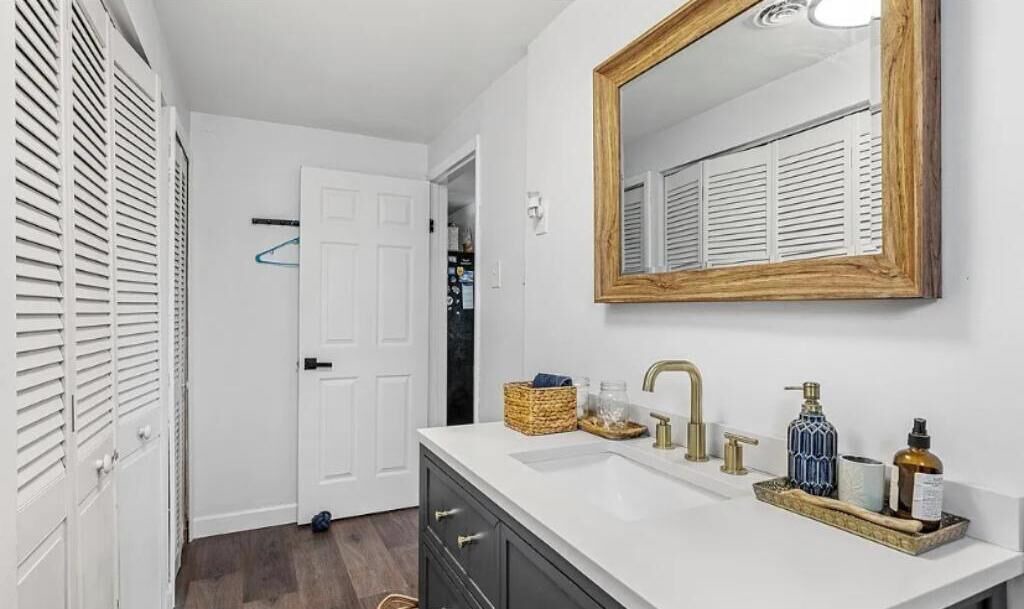 Photo of Bathroom in Lake View