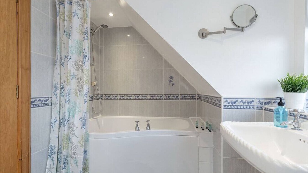 Photo of Bathroom in Rosyth