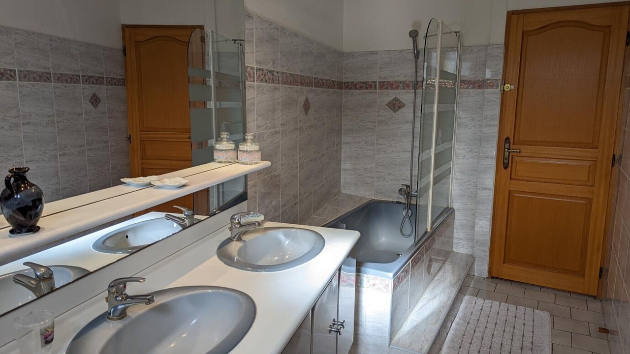 Photo of Bathroom in Barret