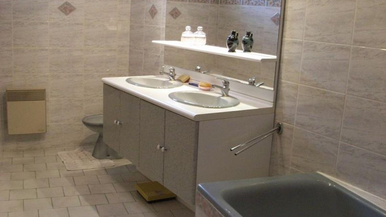 Photo of Bathroom in Barret