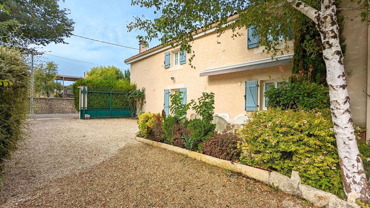 Photo of Outdoor in Saint-Genis-d'Hiersac