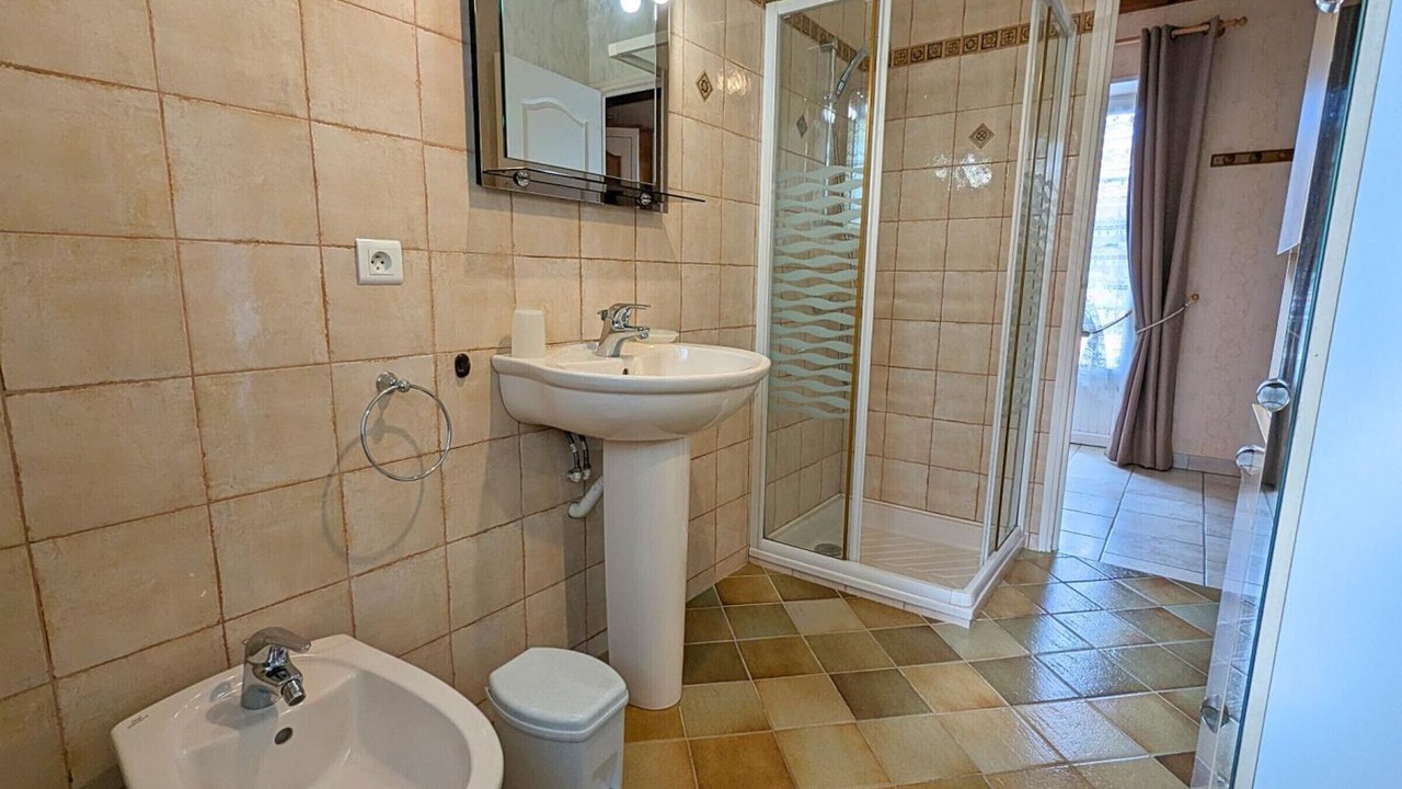 Photo of Bathroom in Saint-Genis-d'Hiersac