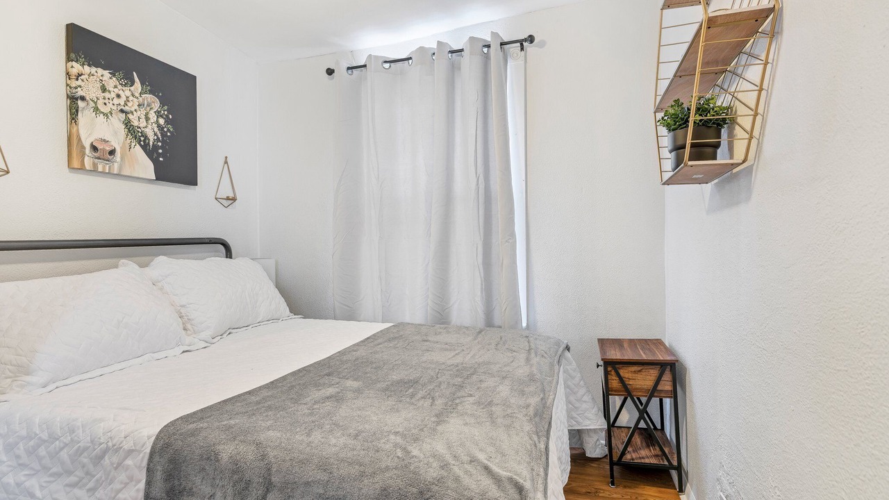Photo of Bedroom in Southwest Garden