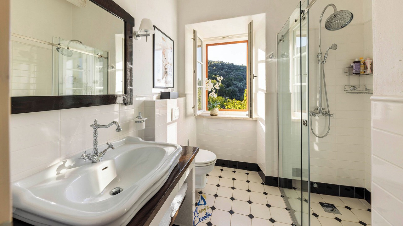 Photo of Bathroom in Molunat