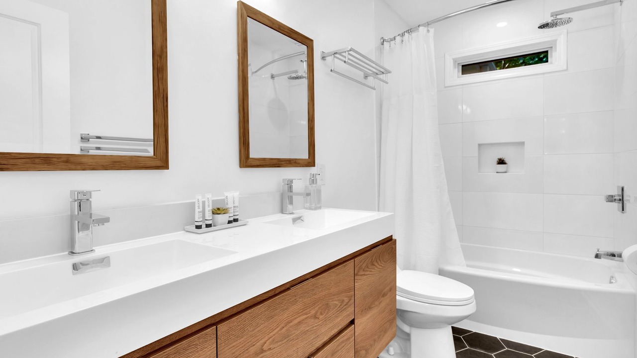 Photo of Bathroom in Dunwoody