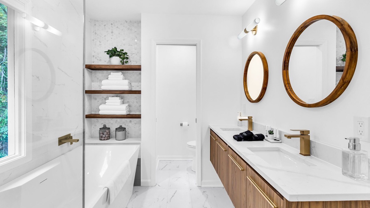 Photo of Bathroom in Dunwoody