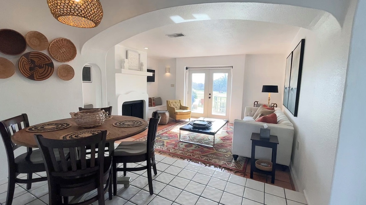 Photo of Livingroom in Horseshoe Bay West