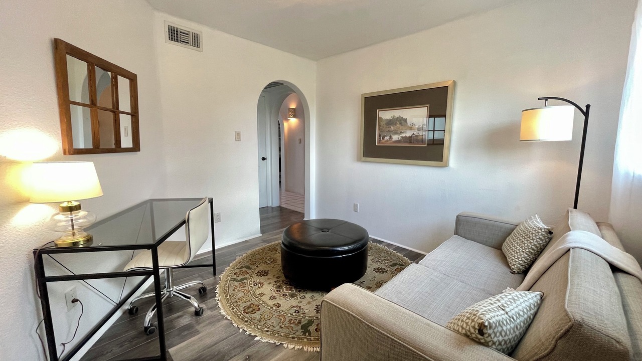 Photo of Livingroom in Horseshoe Bay West