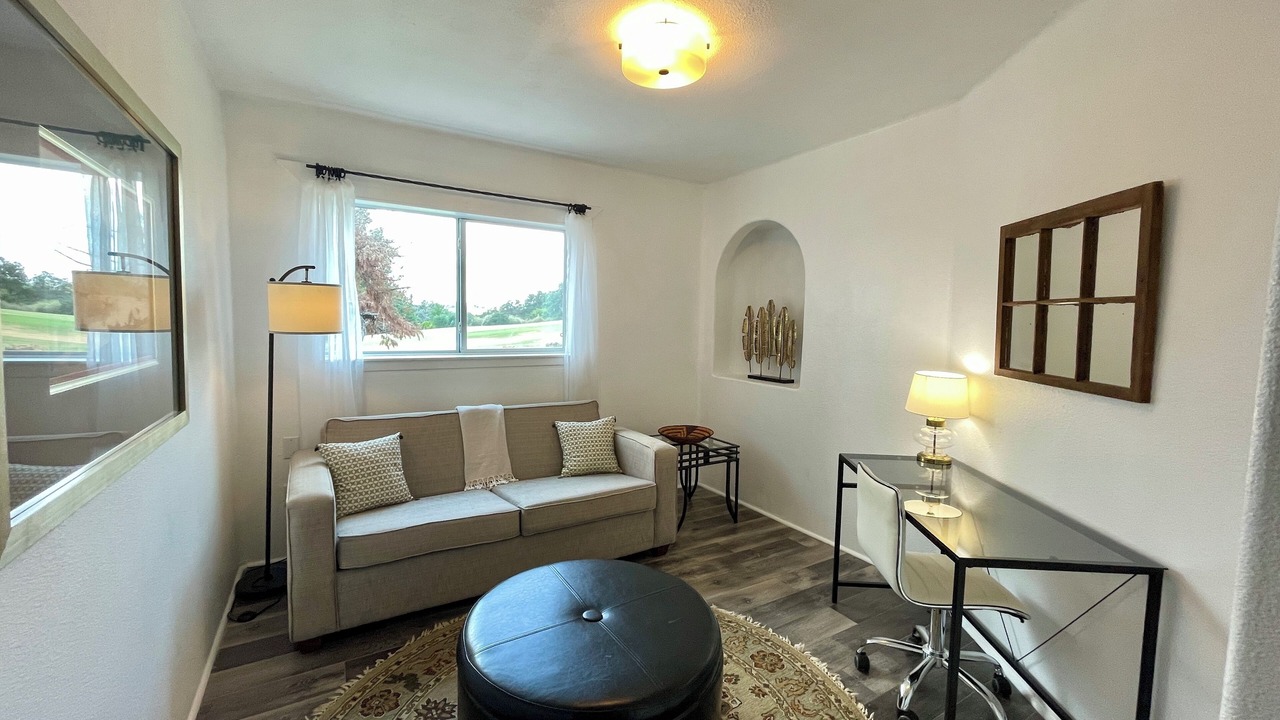 Photo of Livingroom in Horseshoe Bay West