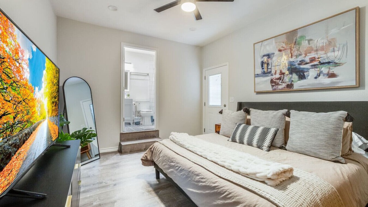 Photo of Bedroom in Lake Highlands