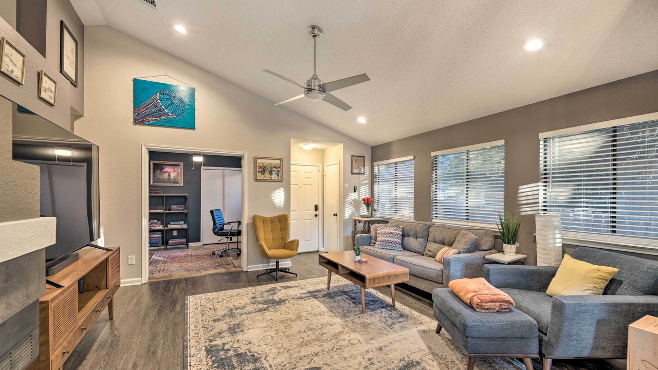 Photo of Livingroom in Buckingham Estates