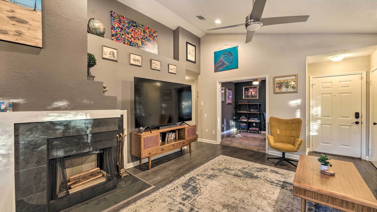 Photo of Livingroom in Buckingham Estates