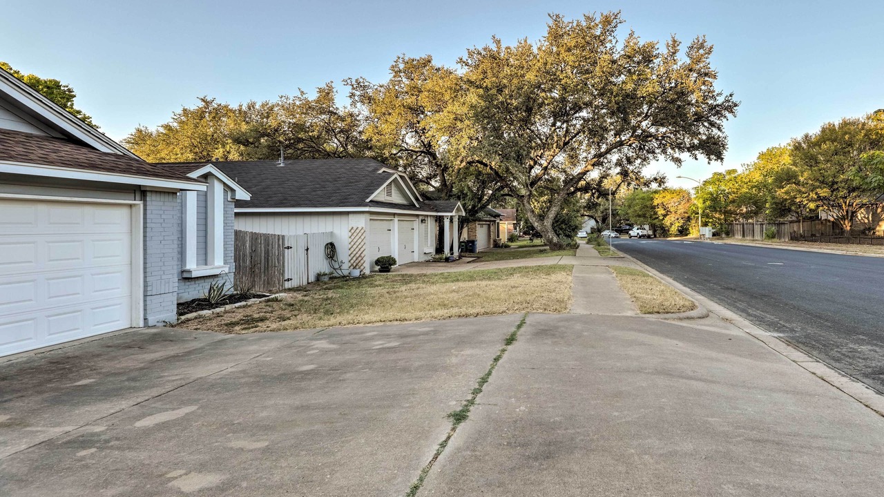 Photo of Outdoor in Buckingham Estates
