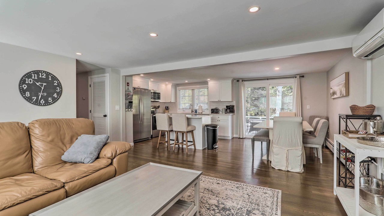 Photo of Livingroom in Hyannis