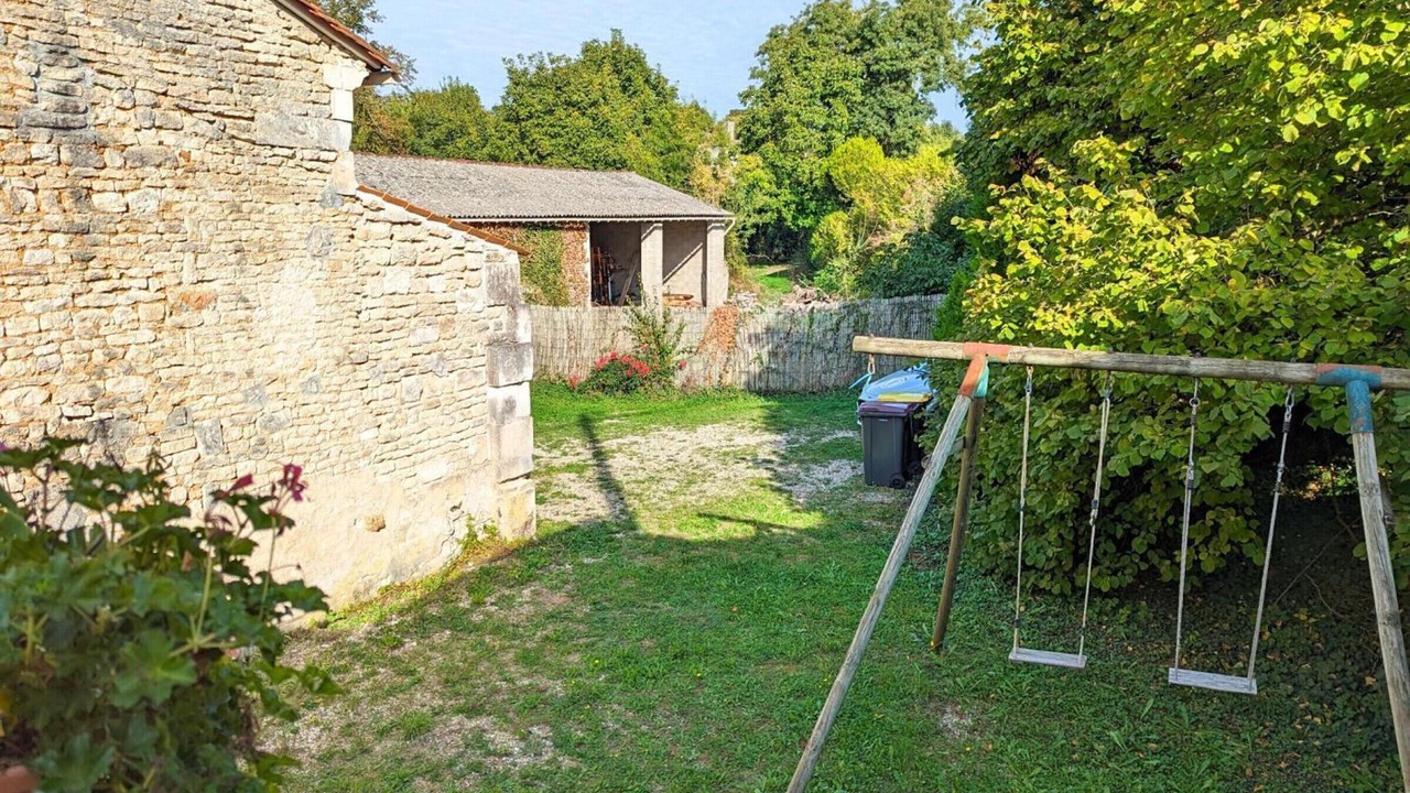 Photo of Outdoor in Asnieres-sur-Nouere