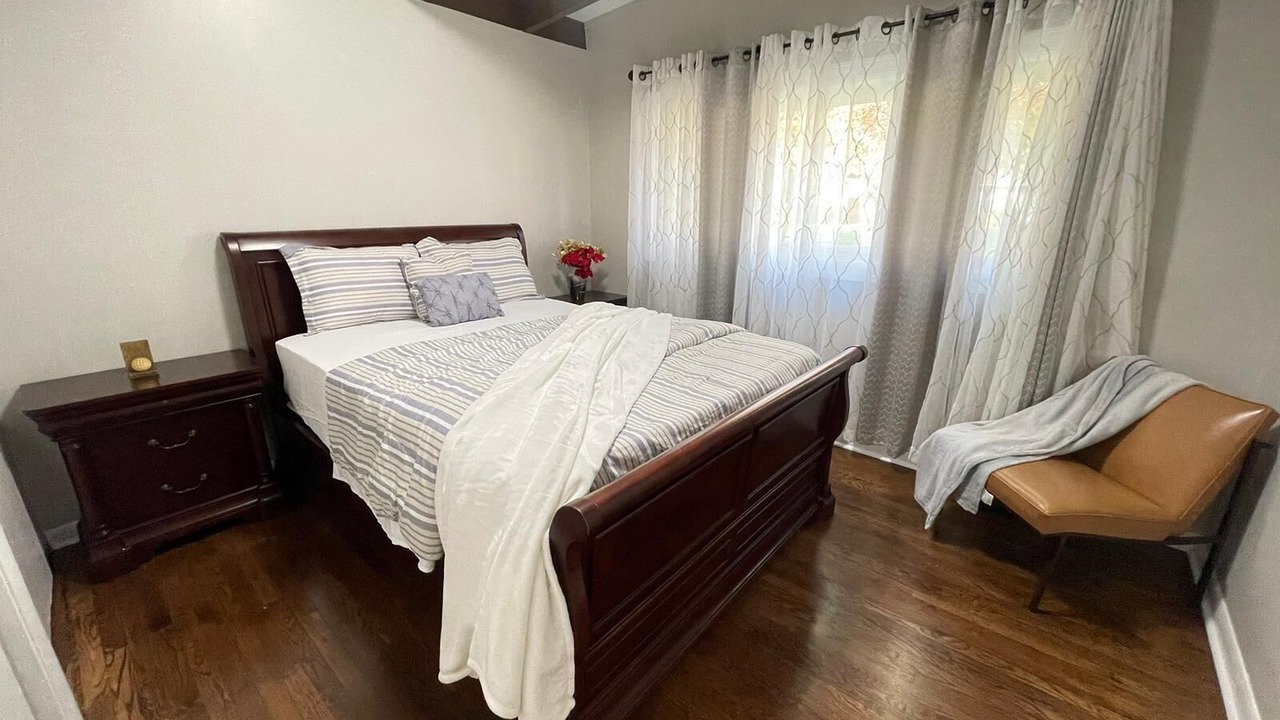 Photo of Bedroom in Villa Park