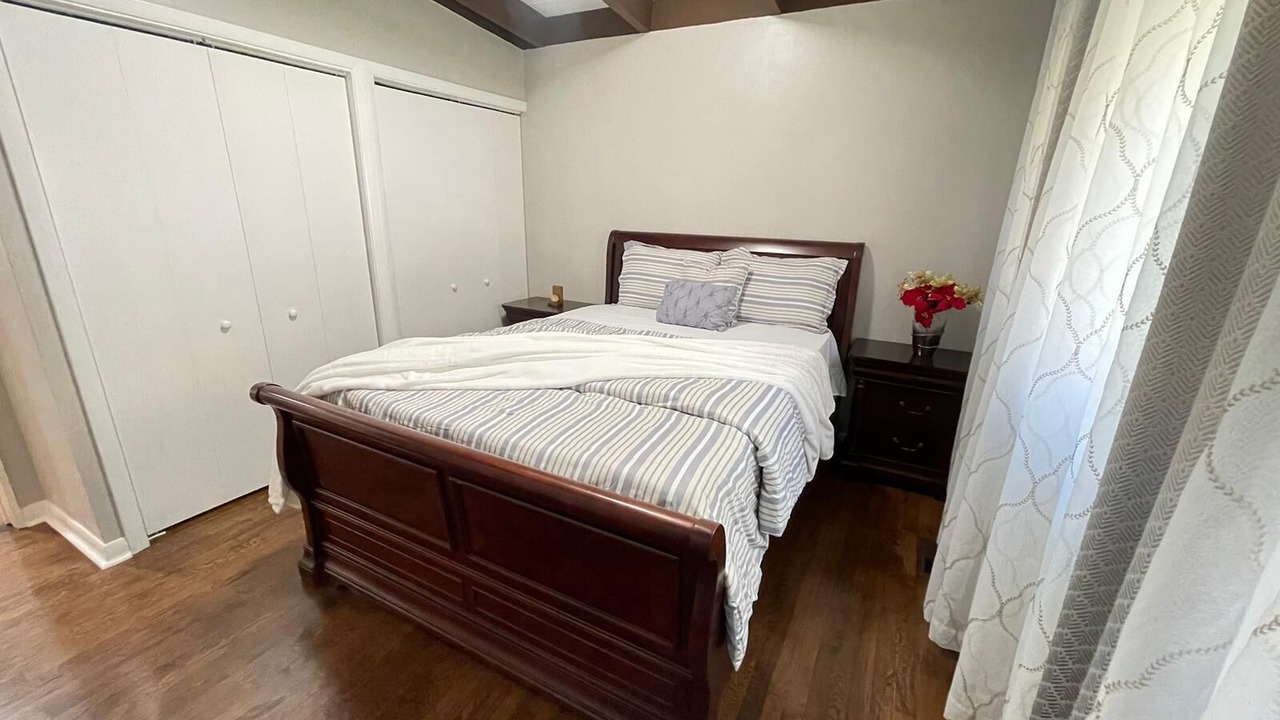 Photo of Bedroom in Villa Park
