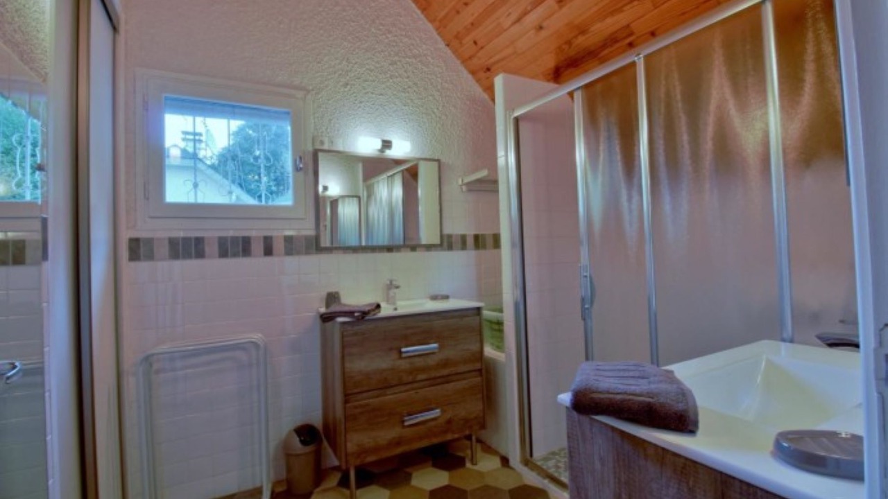 Photo of Bathroom in Cauterets