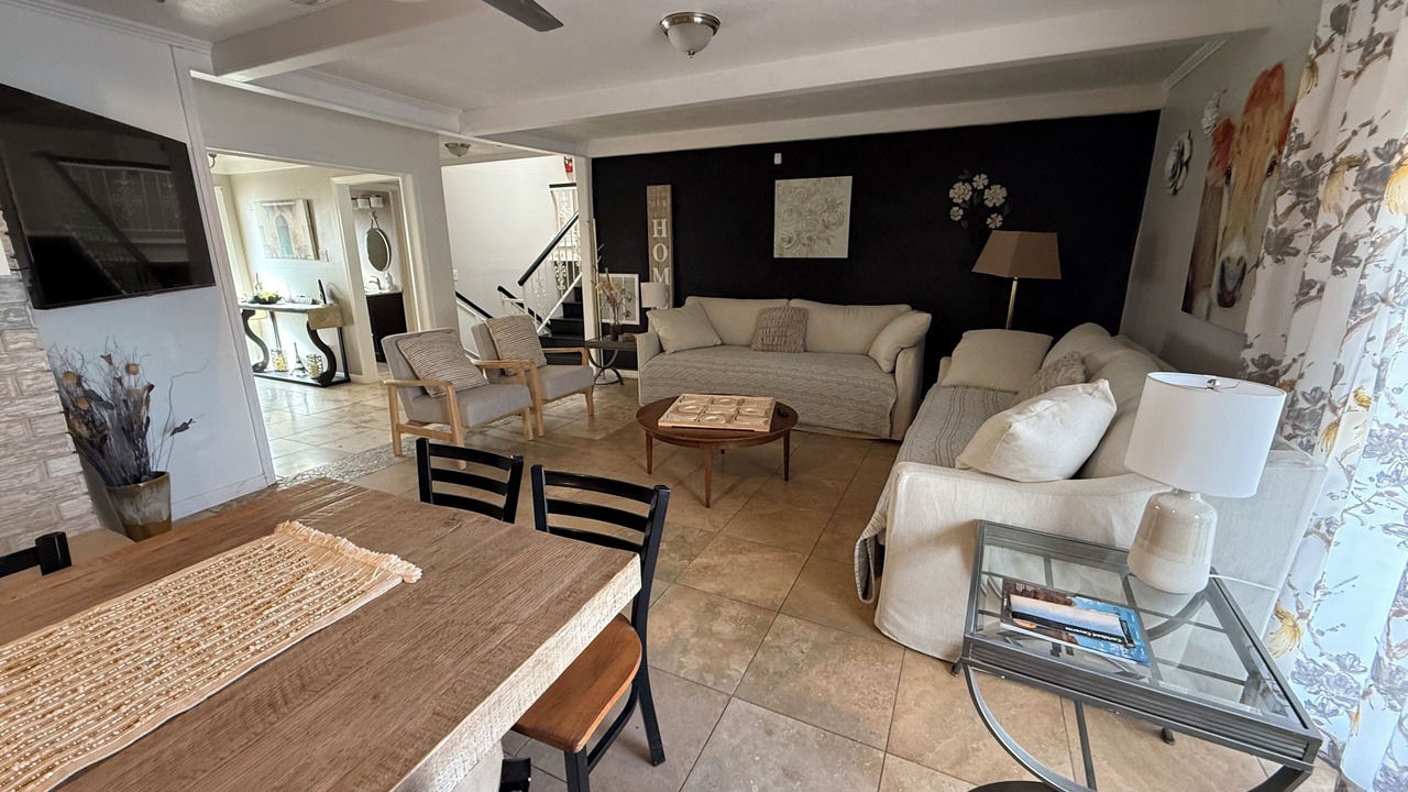 Photo of Livingroom in Roswell