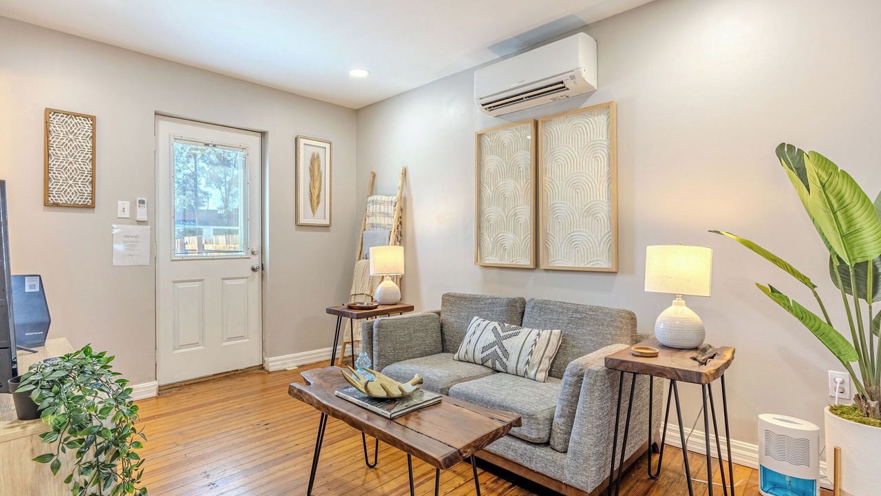 Photo of Livingroom in Downtown