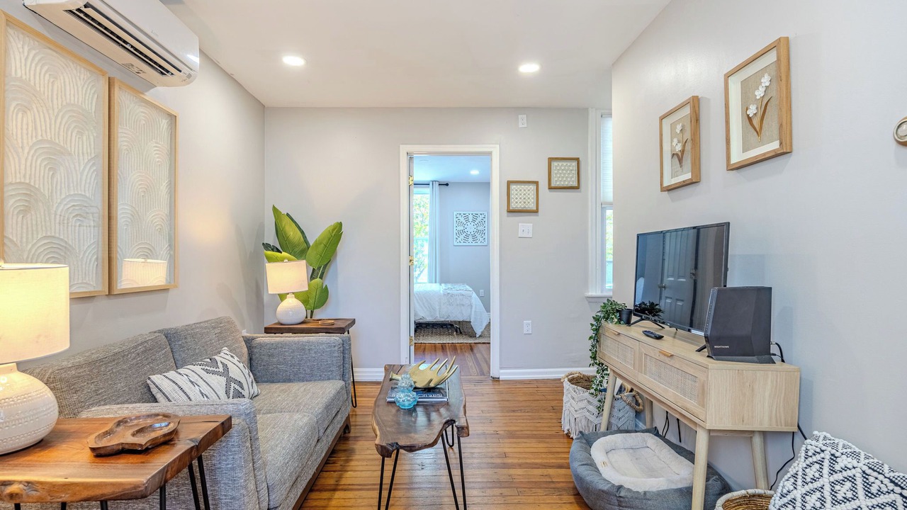 Photo of Livingroom in Downtown