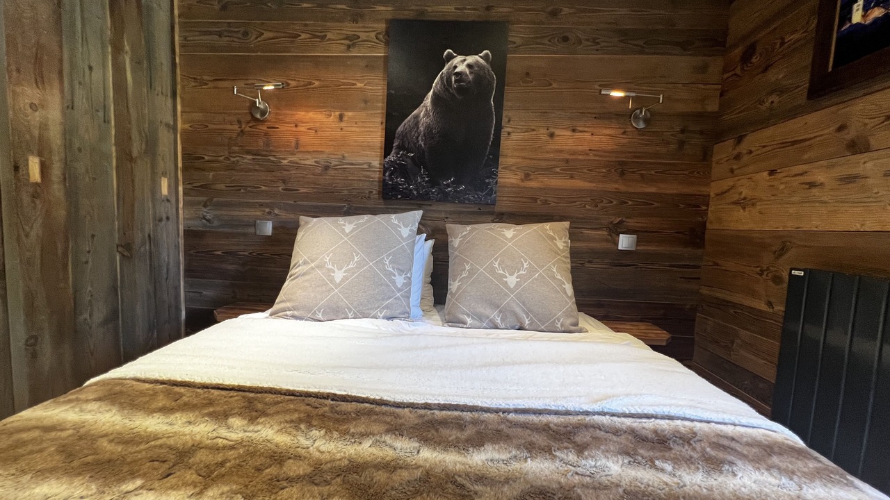 Photo of Bedroom in Demi-Quartier