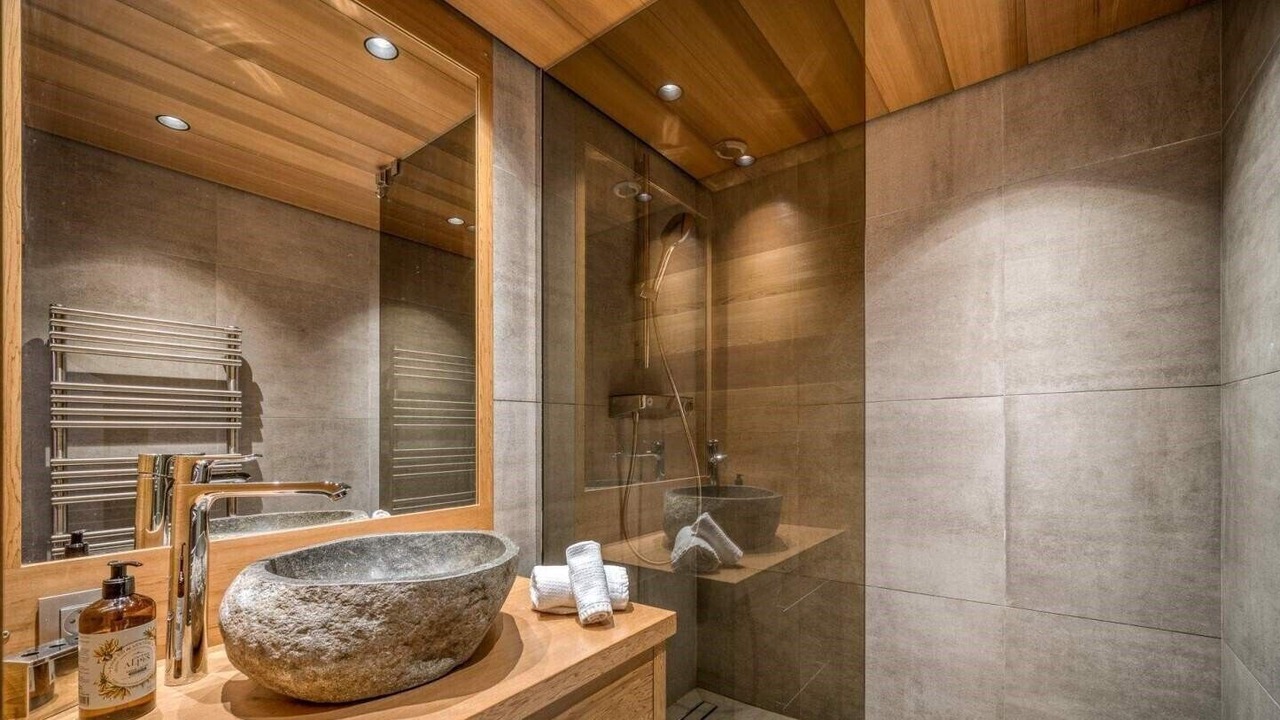 Photo of Bathroom in Demi-Quartier