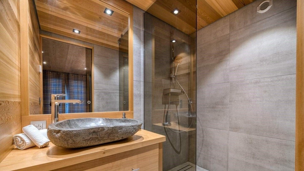 Photo of Bathroom in Demi-Quartier